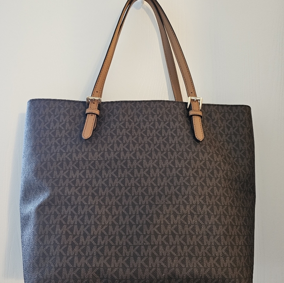 Michael Kors Jet Set Medium Pocket Multifunctional Tote Bag - Picture 4 of 5